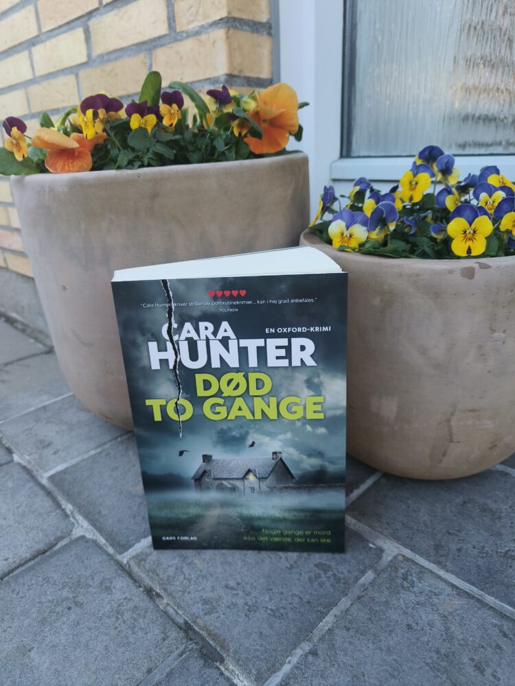 Død to gange af Cara Hunter